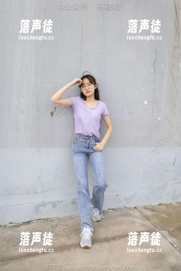 BoBoSocks袜啵啵-小甜豆 BoBoSocks袜啵啵 - 小甜豆写真全览:谁能拒绝这两双长靴的强大资源?