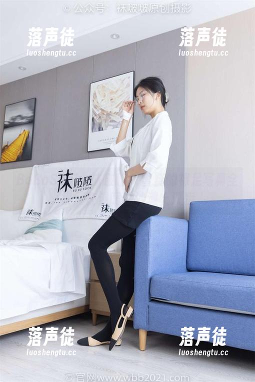 BoBoSocks袜啵啵-雪糕 BoBoSocks袜啵啵 - 雪糕的裸足写真全集:在温暖的沙滩上漫步