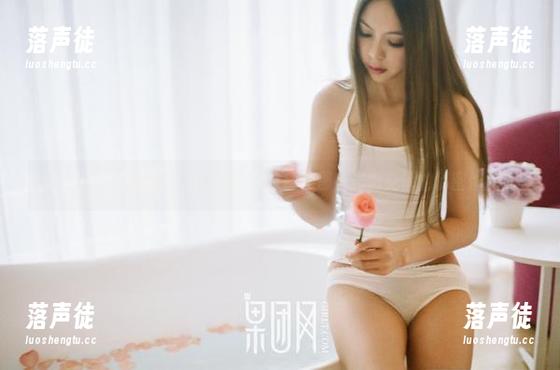 GIRLT果团网 - 龚玥菲全套白丝：那些光影交错的秘密作品
