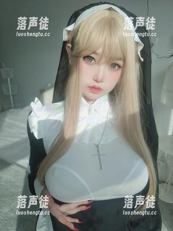 K酱 K酱的图集,一边是可爱的制服,一边是我受不了的心动!