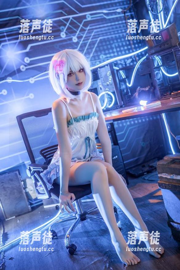 Quan冉有点饿：这套写真让清纯变得不那么单调！