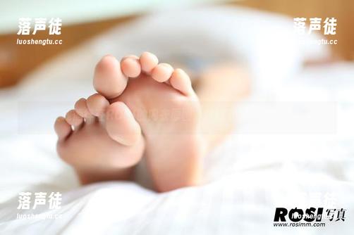ROSI写真 在线徜徉在ROSI的内衣原图,哇这光影真会说话。