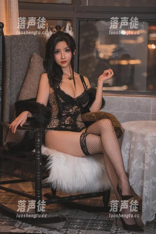 Rioko凉凉子 Rioko凉凉子白衬衫:靠近网盘的那个瞬间,简直让人心动