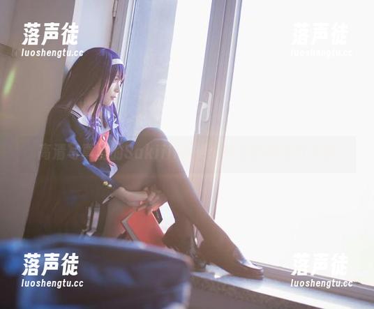 高清写真里的Sakiiii翎柒：裸足的秘密与故事