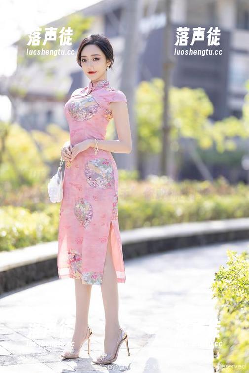 Xiuren秀人网 - 修女月夕Lily，写真图包里的‘温柔杀手’你敢挑战吗？