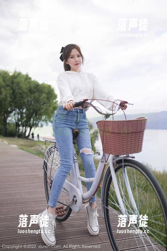 Xiuren秀人网-王俪丁呀 Xiuren秀人网 - 甜心套图曝光,王俪丁呀的气质能不能再炸裂一点?