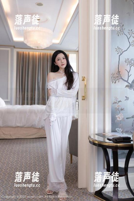 Xiuren秀人网-王馨瑶Yanni Xiuren秀人网 - 王馨瑶Yanni夏天图库:那些草地上的光影,别有一番滋味