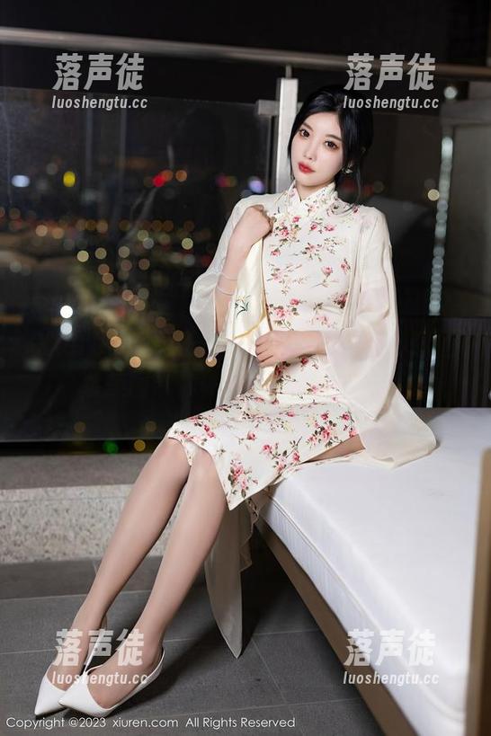Xiuren秀人网 - 跟随米妮大萌萌，职业装美图带你体验职场的另一面！