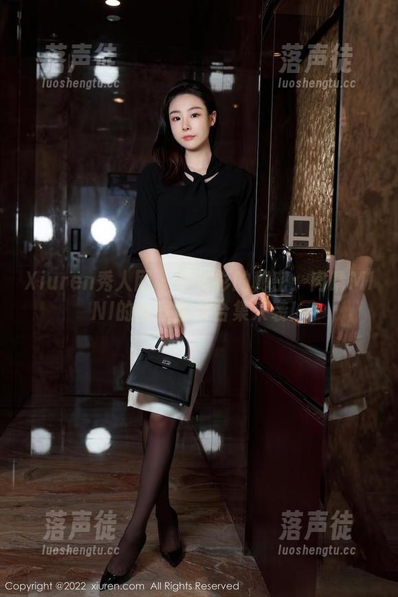 Xiuren秀人网-肉晴MINI Xiuren秀人网 - 白衬衫的秘密:肉晴MINI的独家图片合集来袭!