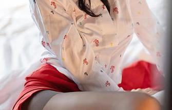 YouMi尤蜜荟 – 高清唐婉儿Lucky黑色图包：有点冷，叫人不自觉想加一件外套，可又舍不得盖住那些美！