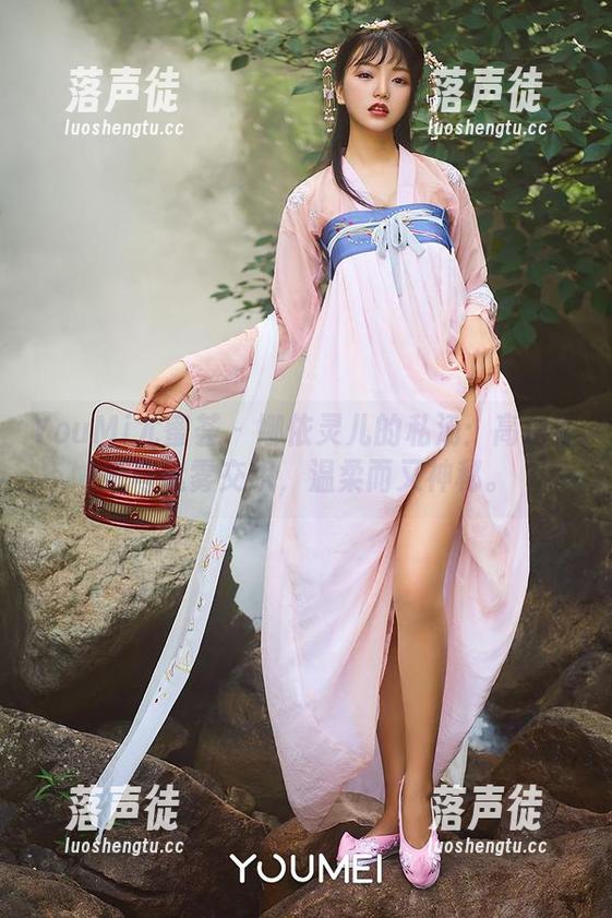 YouMi尤蜜荟 - 娜依灵儿的私汤：高清壁纸与迷雾交织，温柔而又神秘。