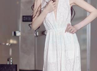 头条女神 – 古丽苏·阿依木的自拍作品集：每天一张，咱们的表情包更新不停！