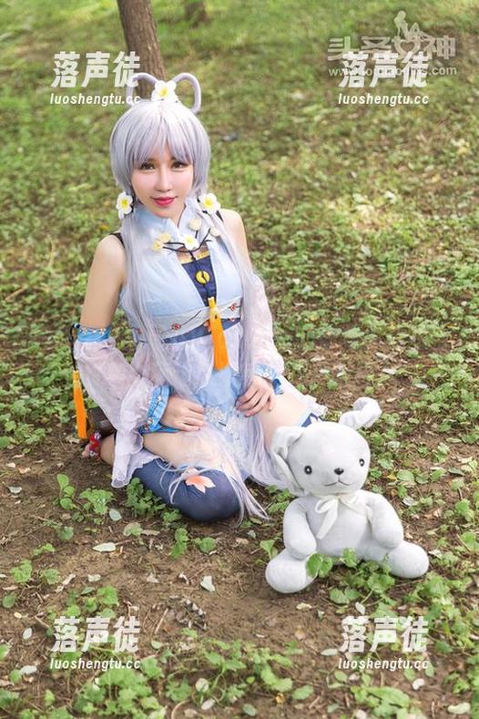 头条女神 - 果儿Victoria的最新体操服合集：运动与诱惑的完美碰撞