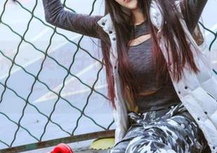 头条女神 – 美纳子的泳池写真图册：随便一张都是夏天的味道