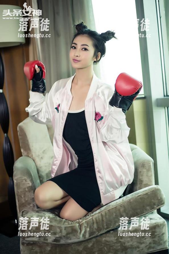 头条女神-萌琪琪 头条女神 - 无圣光写真特辑,快来看看萌琪琪学妹的独特魅力!