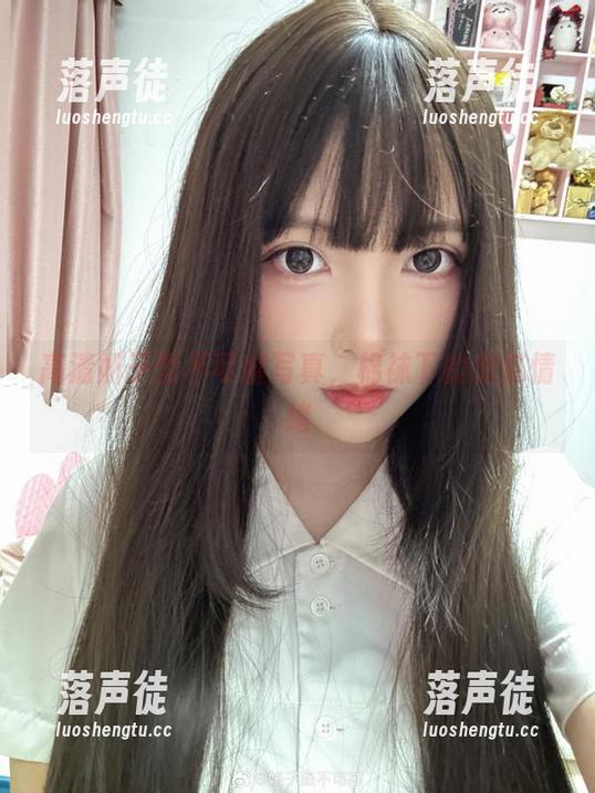 高清妍子坚不可摧写真，棉袜下的细腻情绪