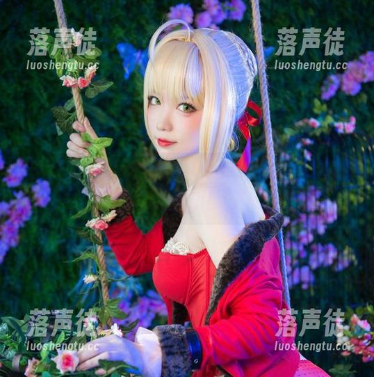无圣光也能撩，妖少you1短裙美图真让人心动！