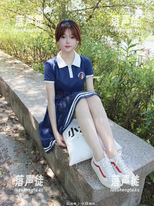 小众视觉 - 彤彤的美足合集：光影之间的小秘密，谁能抗拒？