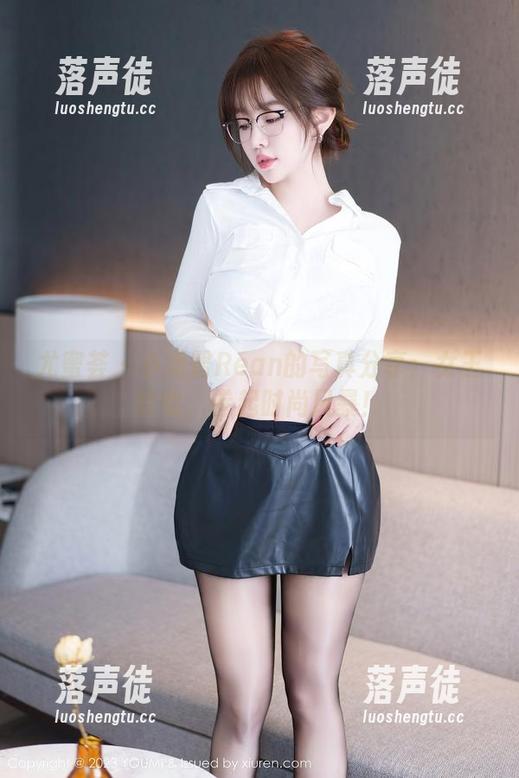 尤蜜荟-小海臀Rean 尤蜜荟 - 小海臀Rean的写真分享:女王降临,卷起时尚风暴!