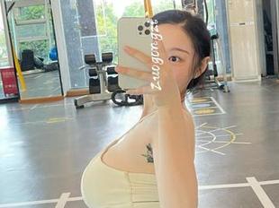 微密圈 – 最新鲜的左公子666图集更新：看粉色奶牛如何玩转每一个慵懒的午后！