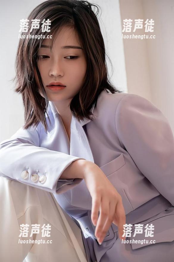 年年Nnian 原图探讨:年年Nnian清纯背后的构图,你能猜到隔壁的猫吗?