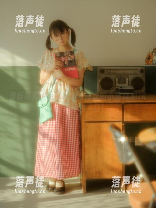 最新写真集推荐：幼水铃衣的小蛋糕加JK，恨不得咬一口！