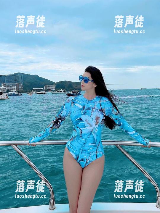 微密圈 - 张老师油光图包：私房里的光影游戏，绝对不容错过！