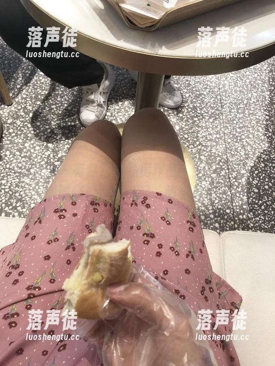 有你喵 微密圈 - 有你喵的私房作品:红裙翩翩,随时随地都能引起一阵小风潮。