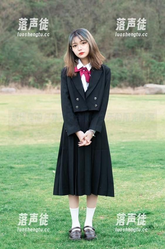 梨瑾瑾 梨瑾瑾的户外写真合集:今天的阳光铺满了整个心情!