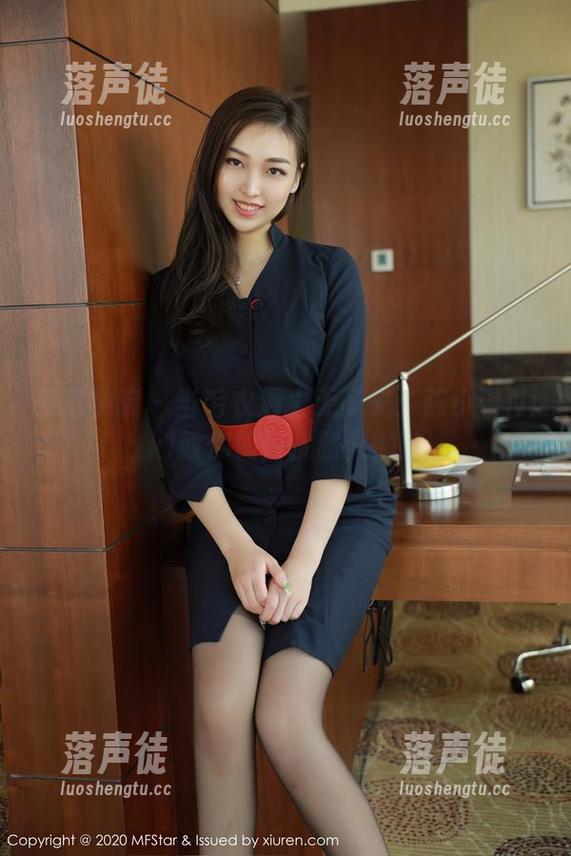 模范学院-陈小诺Niki 模范学院 - 当毛衣遇上无圣光:陈小诺Niki教你如何优雅又懒散