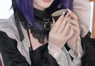 清水由乃：在白发护士的写真中，探寻心灵的安宁