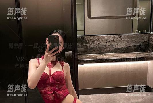 牛奶里的果汁 微密圈 - 一探“牛奶里的果汁”背后的御姐写真集资源,沉迷其中不自知!