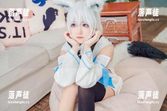 猫君君MaoJun 哈哈,猫君君MaoJun真是个宝!雷姆猫耳睡衣配上这个cos,下载的时候我乐得见牙不见眼!