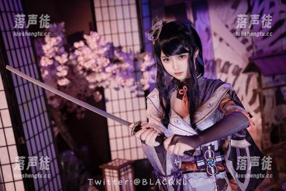 白莉爱吃巧克力 高清抓拍,白莉爱吃巧克力在蕾丝中的迷失与发现,分享每一分悸动