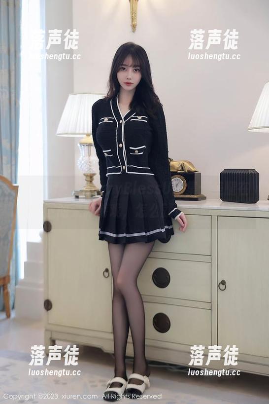 秀人网-CherryBlessU 秀人网 - CherryBlessU图集:美腿在阳光下的光影游戏,怎么就这么吸引人?