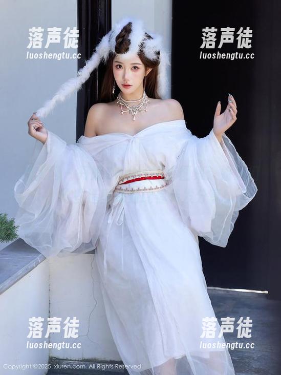 秀人网-丹妮Danny 秀人网 - 丹妮Danny短裤图集:姐妹们,这些造型绝对让你转发分享!