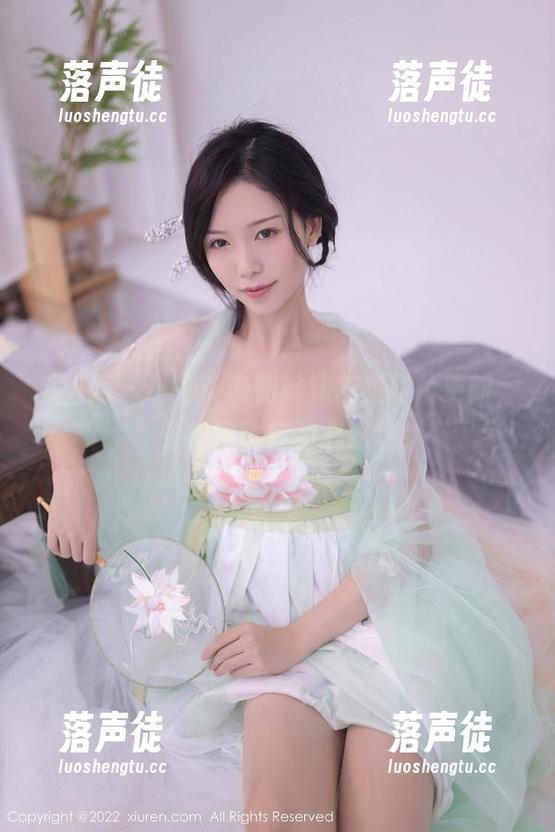 秀人网-南初妹妹 秀人网 - 小心!南初妹妹灰丝图片更新,轻松撩动你的心弦。