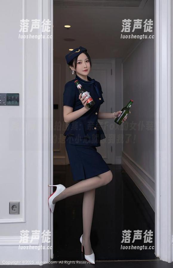 秀人网-奈奈Fox 秀人网 - 私拍图集:奈奈Fox的女仆装扮,真的是不小心就撩到我了!