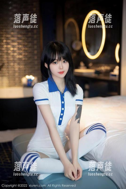 秀人网-是小逗逗 秀人网 - 是小逗逗的校服套图,简直让人忍不住想亲近一口!