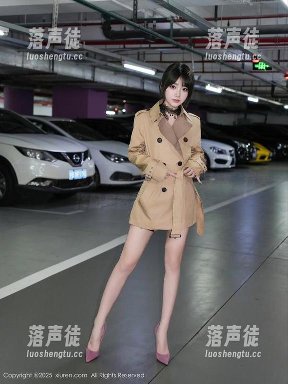 秀人网-李丽莎 秀人网 - 定制礼服与李丽莎的写真,完美搭配果然不是随便的!