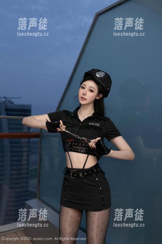 秀人网-杏子Yada 秀人网 - 高跟鞋里藏着杏子Yada的秘密,来看看这套图资源揭开谜底!