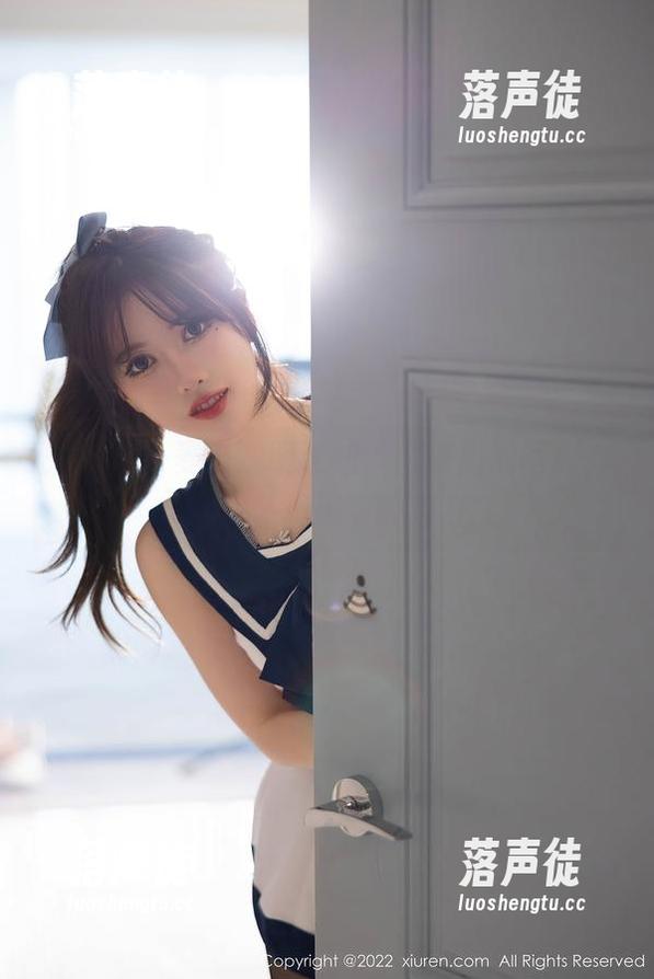 秀人网 - 麦田透明感知：图集里的写真，让我怀疑现实的存在