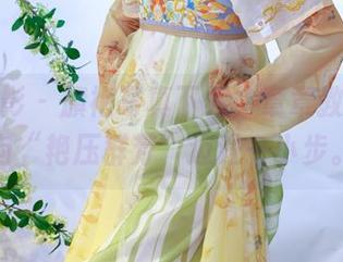 绮梦摄影 – 旗袍写真下载，章章教你如何向“艳压群芳”迈进一小步。