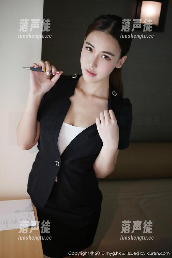 美媛馆 - 狐小妖Baby最新更新，白丝美照让你在阳光下投下迷人影子。