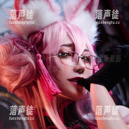 翎柒菜菜送你10万粉福利，cos合集里面全是欢乐和惊喜！