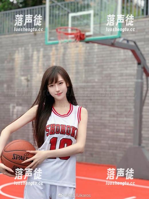腐团儿Ikaros 腐团儿Ikaros比基尼写真,私拍的气息,热辣又低调