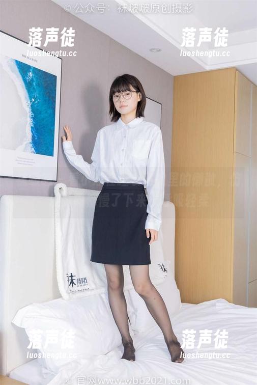 袜啵啵-小淳 袜啵啵 - 看小淳在睡衣私拍里的懒散,仿佛时间都慢了下来,呼吸轻柔