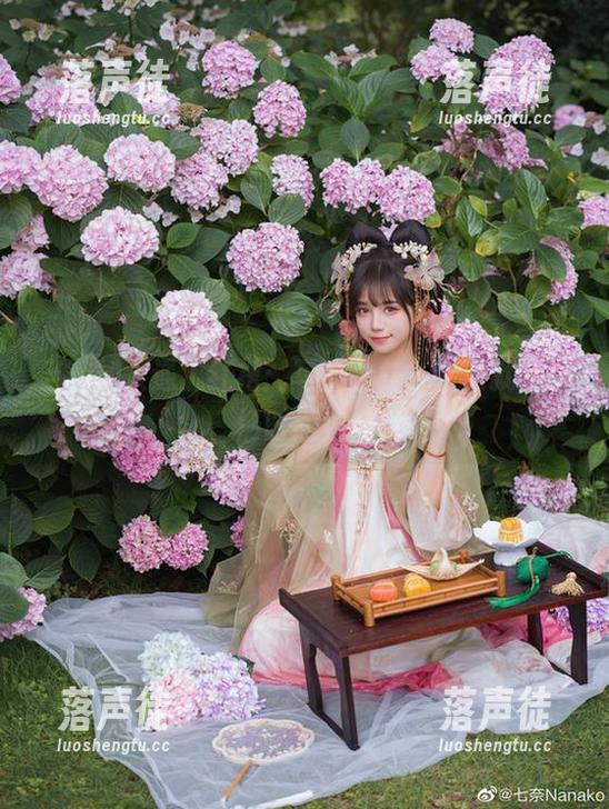 贰加六 当贰加六遇上红裙:写真合集,生活就是一场时尚秀!