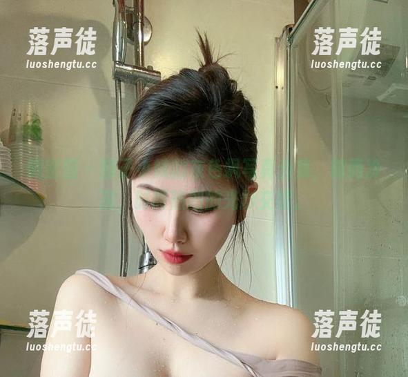 微密圈 - 醇子小姨的灰色飒写真合集，时而冷冽，时而热烈的光影交错。