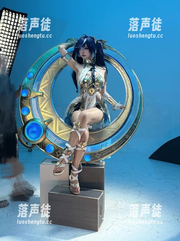 阿薰kaOri 在线直击:黑丝OL阿薰kaOri的写真,手把手教你如何撩?
